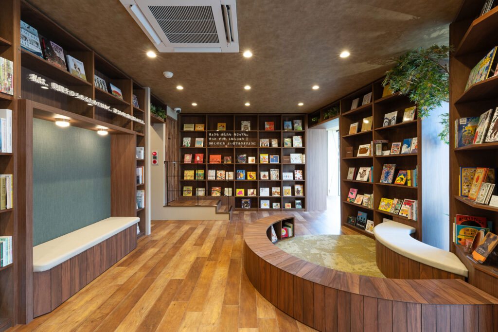 ほんのラウンジ